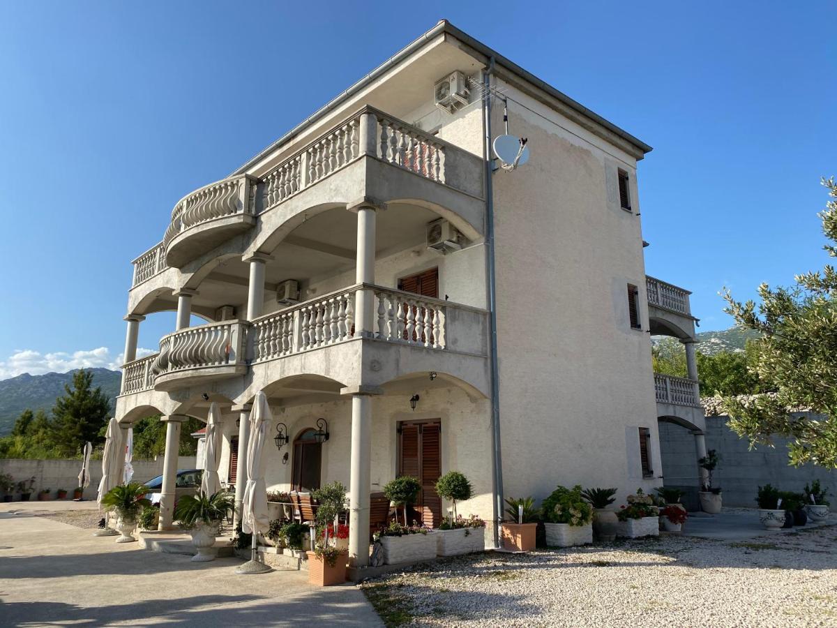 Villa Punta Рованьска Екстер'єр фото